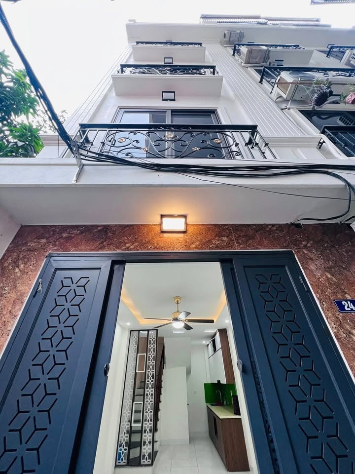 Nhà 5 tầng mới đẹp, hơn 6 tỷ, vị trí vàng Hữu Hưng, Chương Mỹ cơ hội vàng