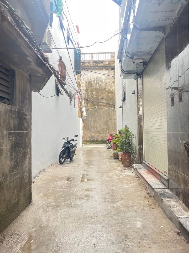 Nhà phố 3 tầng tọa lạc trên con đường Chu Văn An sầm uất