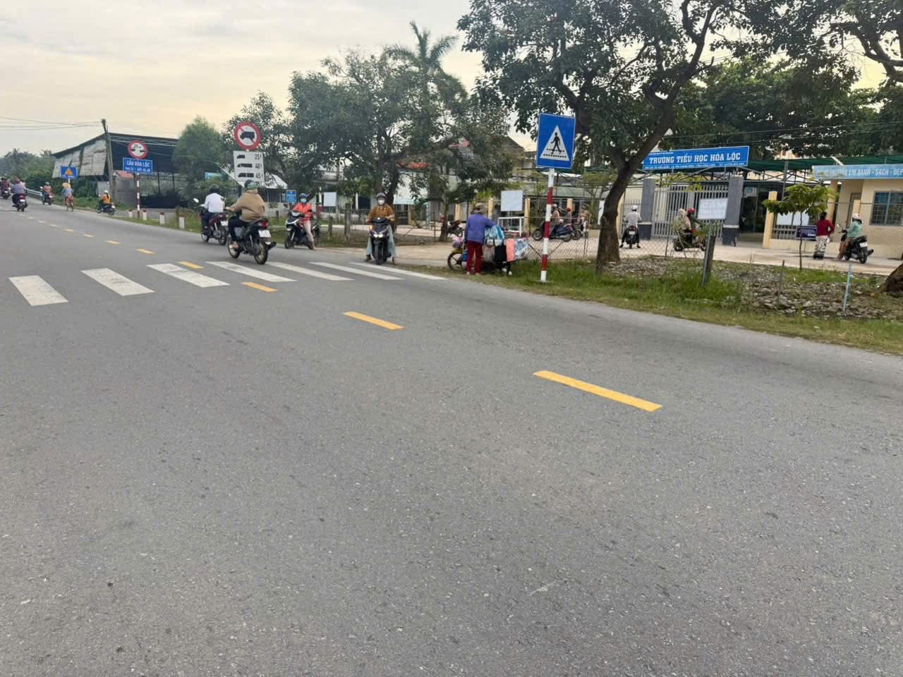 Bán nhà mặt tiền Quốc lộ 60, gần cầu Hòa Lộc, Mỏ Cày Bắc, Bến Tre, diện tích 184m2, giá 1,65 tỷ