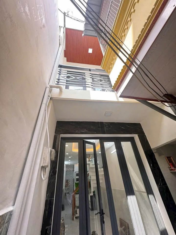 Nhà Tân Phú 2 tỷ 850, gần Đầm Sen, 2 phòng ngủ, hẻm xe máy