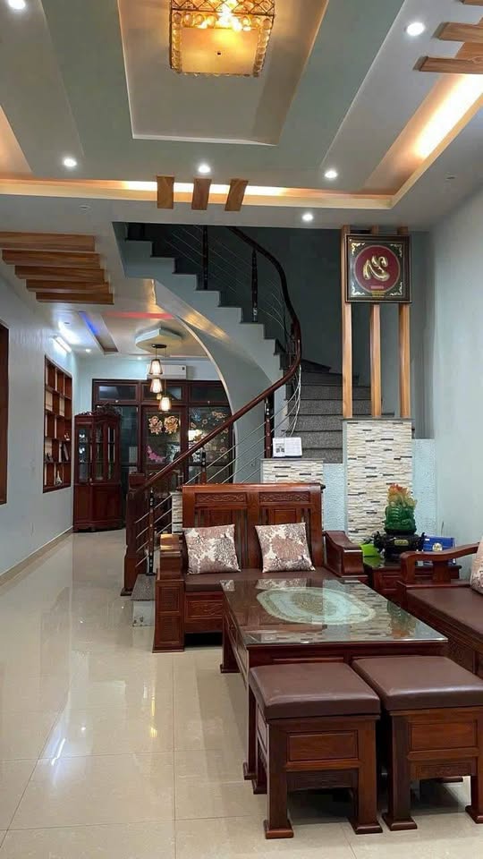 Chính chủ bán gấp nhà 3 tầng tặng full nội thất tại khu đô thị Trần Lãm, Thái Bình, chỉ việc xách vali về ở