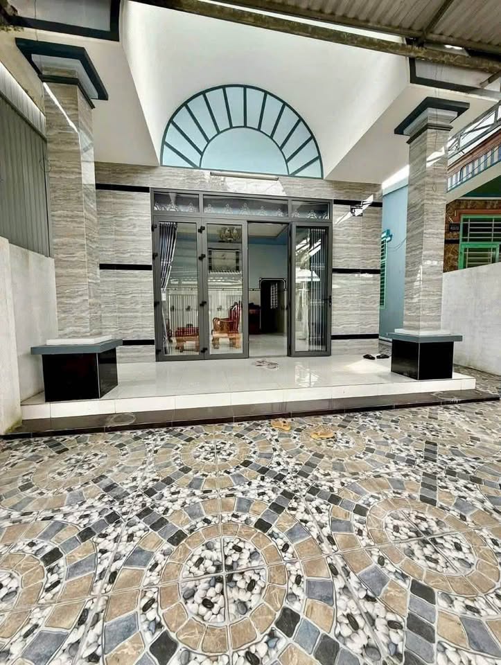 Nhà cấp 4 nở hậu 9,5m, 2 phòng ngủ, sân ô tô tại Tân An, Thủ Dầu Một