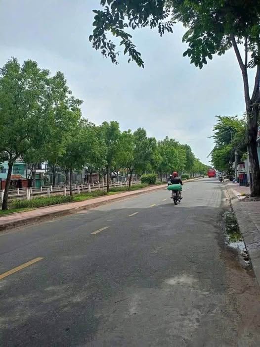 Đất Long An 7x40m, view kênh mát rượi, tặng nhà, giá 5.8 tỷ - Sắm ngay kẻo lỡ