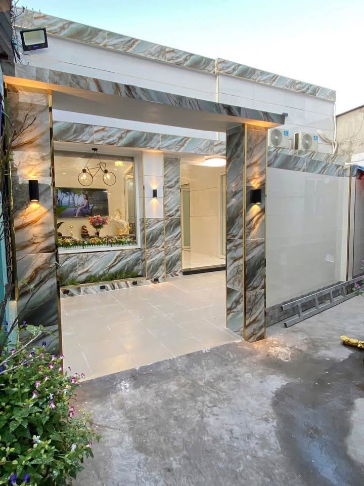 Nhà mới xây full nội thất xịn sò, trung tâm Vĩnh Long