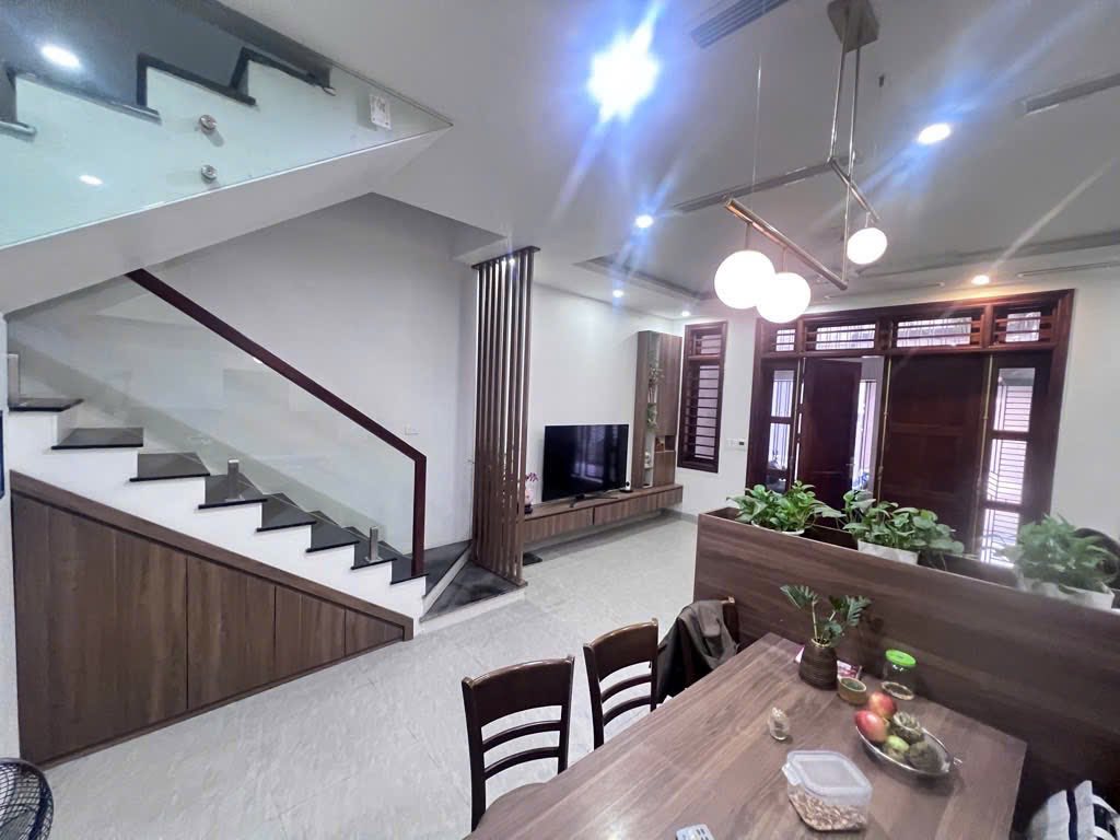 Siêu phẩm Cầu Giấy, 5 tầng kiên cố, ô tô đỗ cửa, 36m2 nhỉnh 8 tỷ