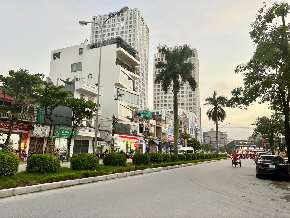 Siêu phẩm nhà mặt đường Giải Phóng, khu vực kinh doanh sầm uất, tấp nập