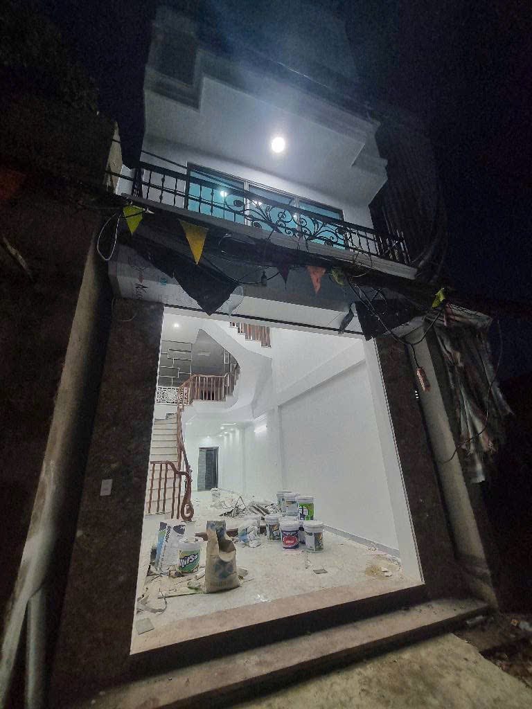 Nhà phân lô mặt ngõ thông, 5 tầng hiện đại, 40m², gần Bến xe Giáp Bát - 8.2 tỷ