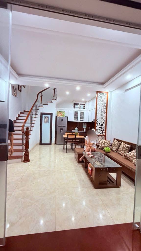 Nhà Lạc Long Quân 5 tầng mới tinh, ô tô 54 chỗ lượn lờ, sát Hồ Tây, giá nhỉnh 10 tỷ