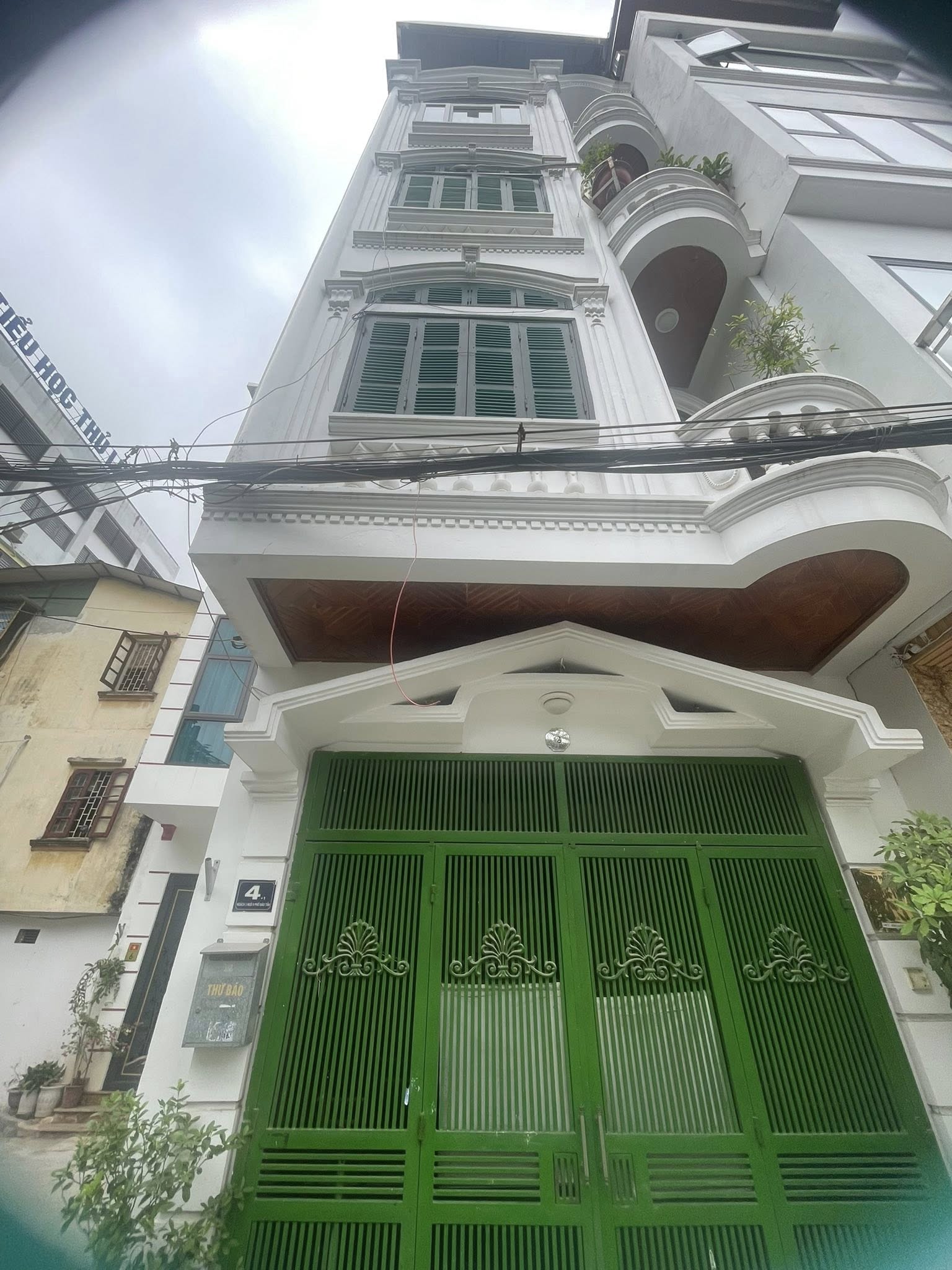 Siêu phẩm lô góc Cầu Giấy, nhà 5 tầng, ngõ thông ô tô, 3 mặt thoáng, nhỉnh 14 tỷ