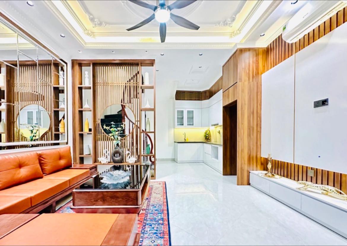 Nhà Trần Quốc Vượng 42m², 5 tầng, 2 mặt thoáng, ngõ thông - Giá chào 9.5 tỷ