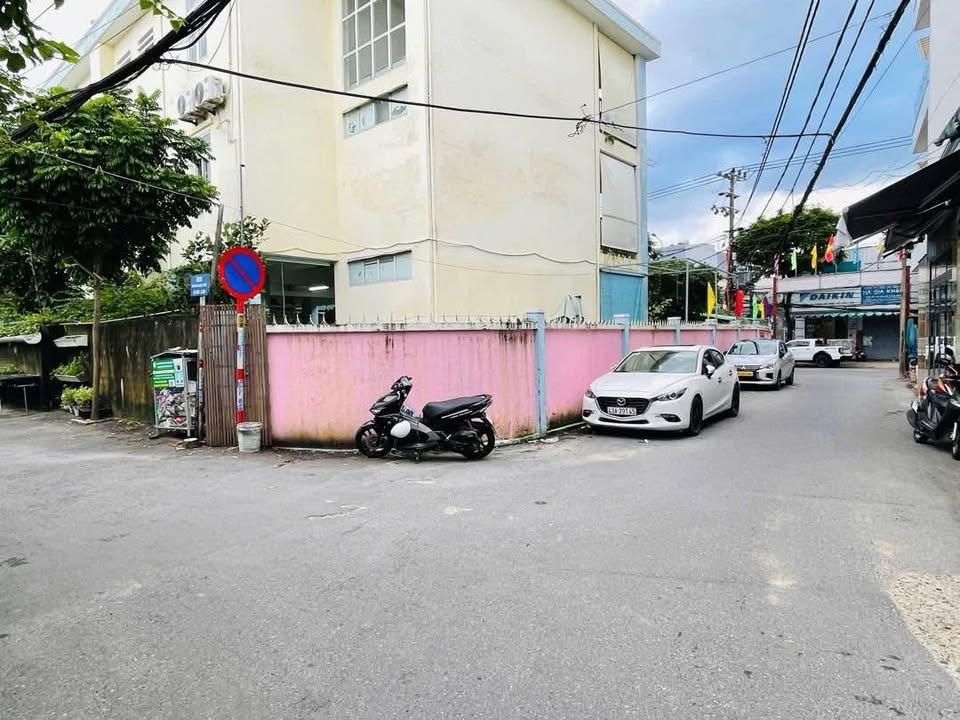 Nhà kiệt ô tô 6m, sau lưng mặt tiền Huỳnh Ngọc Huệ, dòng tiền sẵn có