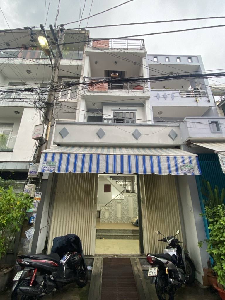 Nhà 1 trệt 2 lầu mái che đầy đủ công năng sử dụng, tọa lạc tại đường Bình Trị Đông, Phường Bình Trị Đông