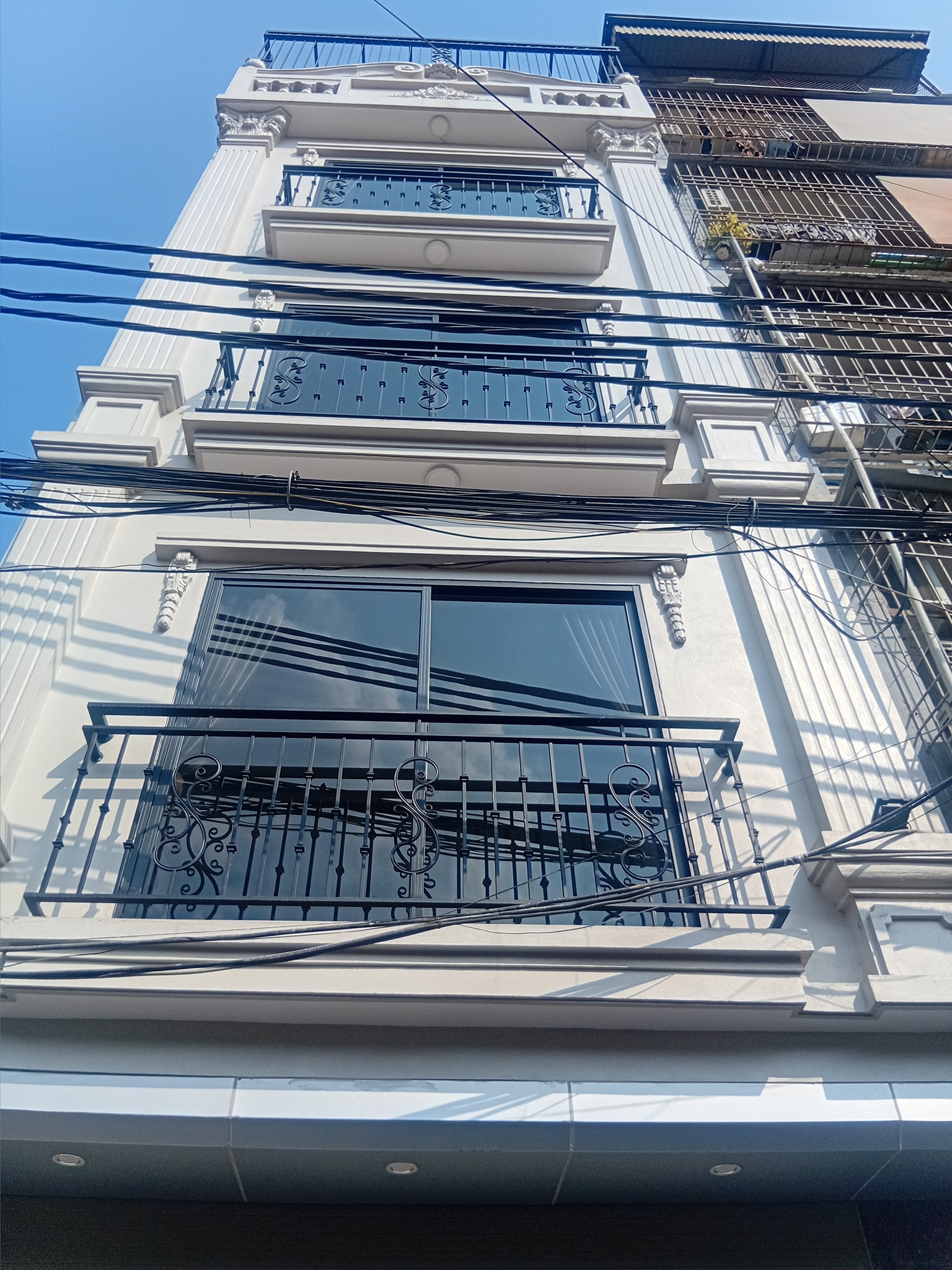 Nhà lô góc Phan Đình Giót - 5 tầng thang máy, gara ô tô, view vườn hoa