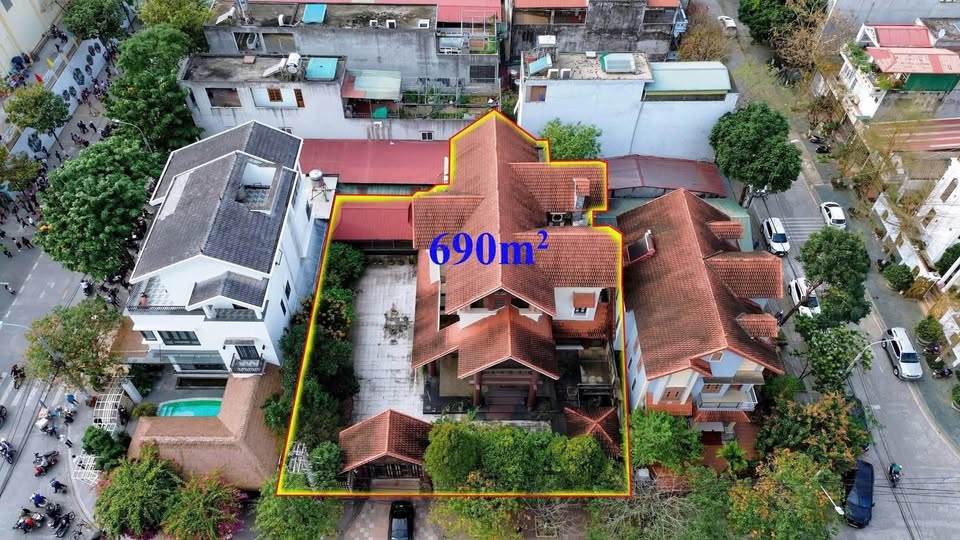 Biệt thự 3 tầng 688.8m2 mặt tiền rộng, hướng Đông Bắc tại Lào Cai