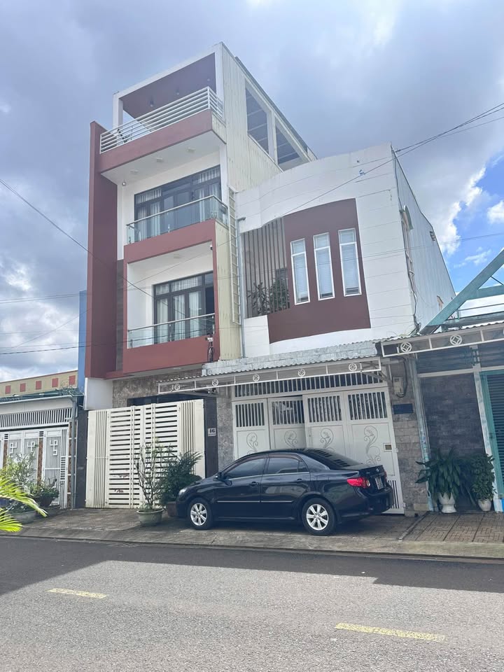 Nhà mặt tiền Nguyễn Đức Cảnh, diện tích 5m x 18m, full thổ cư