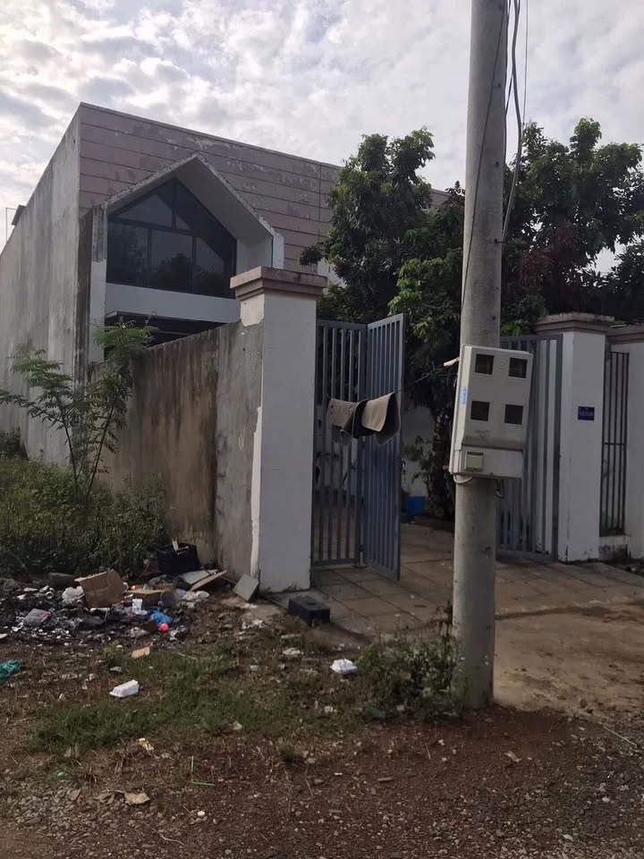 Nhà gác lửng 3 phòng ngủ, sổ hồng riêng, gần trục chính Suối Cam