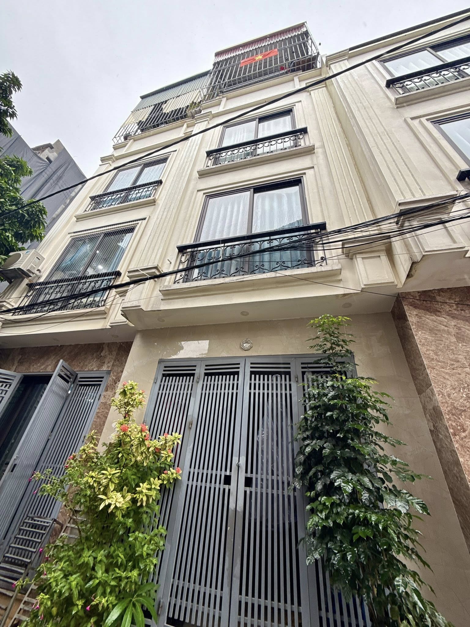 Nhà Việt Hưng 36m2, 5 tầng full nội thất, ô tô đỗ cổng, nhỉnh 6 tỷ