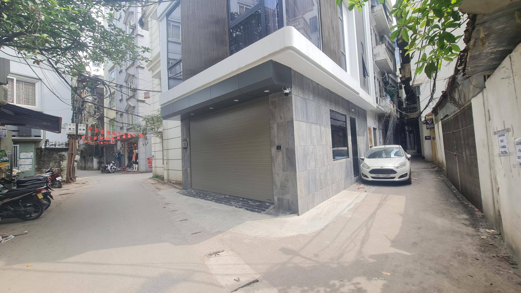 Ngôi nhà xưa tại Ba Đình - Hai mặt ngõ, ô tô gần kề