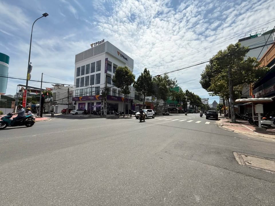 Nhà mặt tiền đường nhựa Bùi Viện, thành phố Phan Thiết đang chờ chủ mới