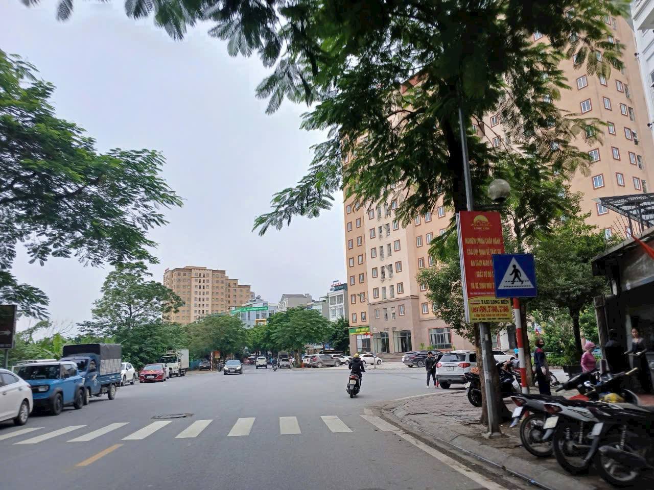 Bán gấp đất vuông vắn 60m² tại Giang Biên, ô tô vào nhà, gần công viên