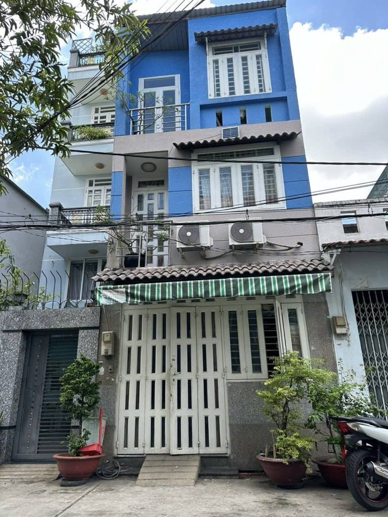 Nhà 3 tầng 32m2 đường 7m, Bình Tân - giá 3.75 tỷ - sổ hồng riêng, kinh doanh vô tư