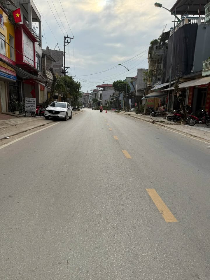 Nhà cấp 4 mặt đường Trần Bình Trọng, Lào Cai