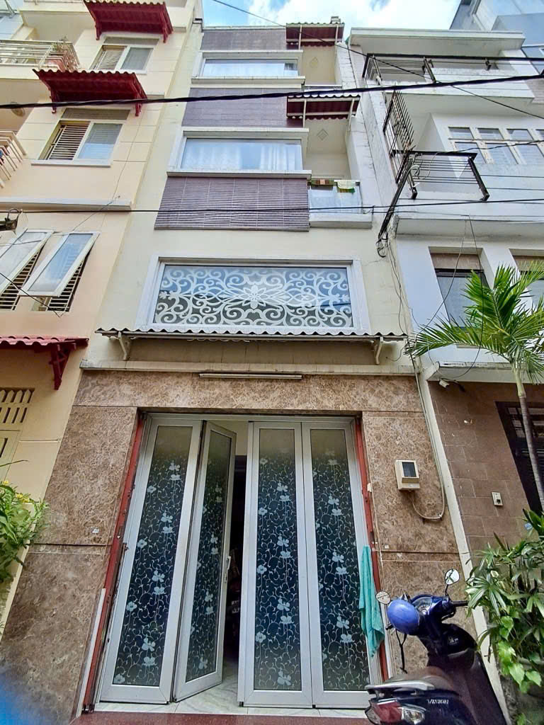Nhà 4 tầng BTCT mới tinh, 30m2, ngay trung tâm Quận 1, chỉ 12.9 tỷ