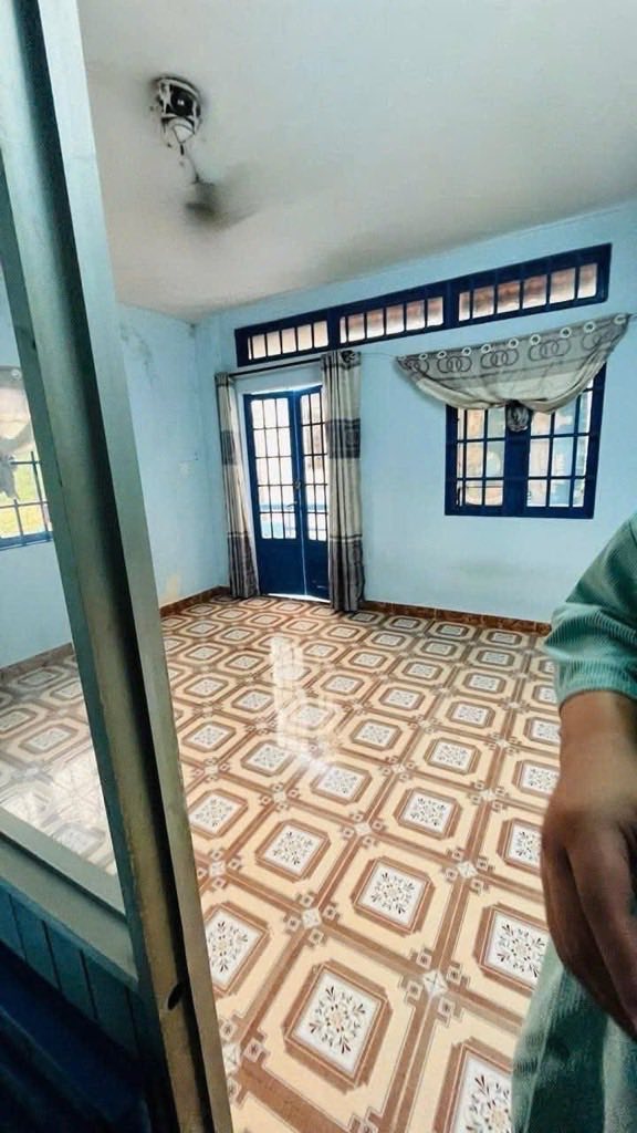 Nhà góc đẹp, sát mặt tiền D9, giá 2,1 tỷ