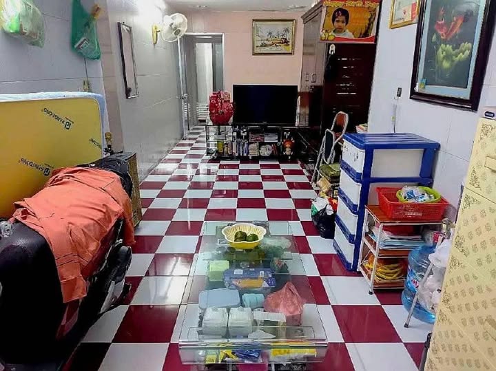 Nhà Lĩnh Nam, Hoàng Mai - 60m2, hơn 5 tỷ, ngõ ba gác thoáng đãng