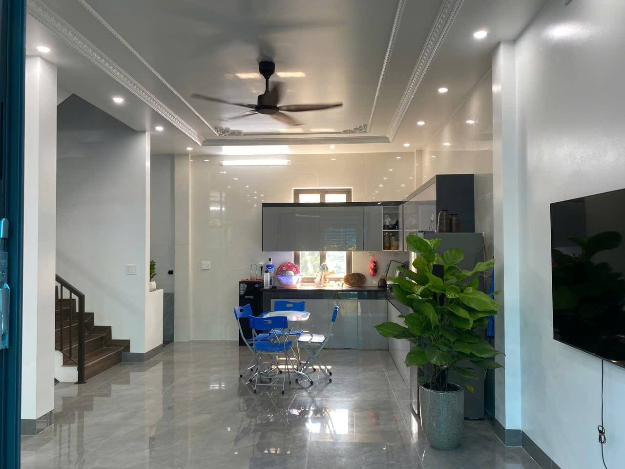 Bán nhà 3 tầng trung tâm TP Hà Giang, 98m2, 2.x tỷ