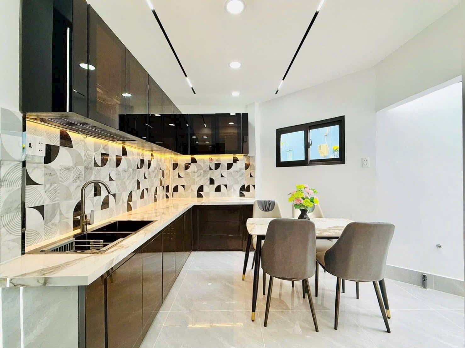 Nhà xinh 38m² Kim Giang, 3 phòng ngủ, gần ô tô tránh, sổ đỏ sẵn sàng đón chủ mới
