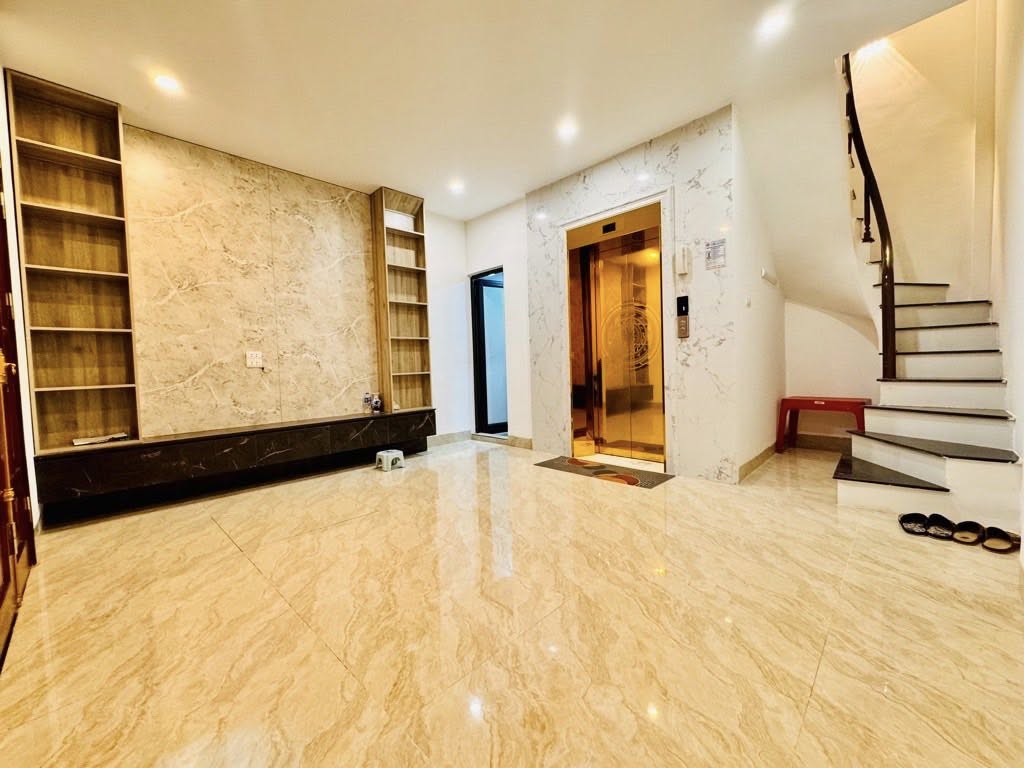 Nhà 6 tầng thang máy Tân Mai - Sát Hồ Đền Lừ, ngõ rộng ô tô tránh
