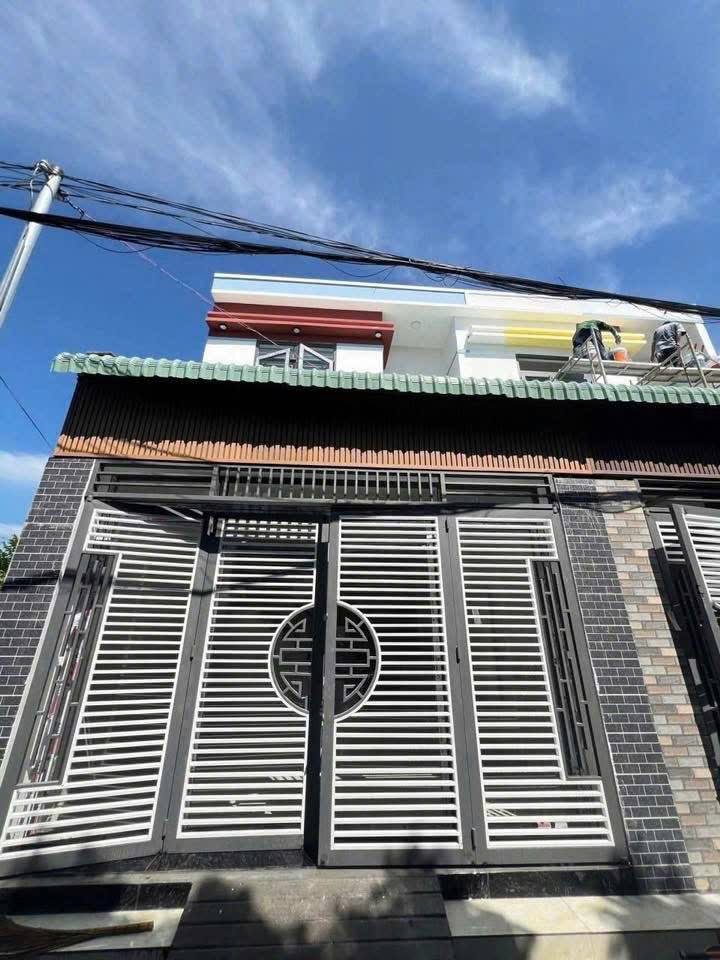 Nhà 2 mặt tiền 1 lầu 1 trệt mới xây, 3 phòng , 84m² đất full sổ hồng tại Tân Đông Hiệp, Bình Dương