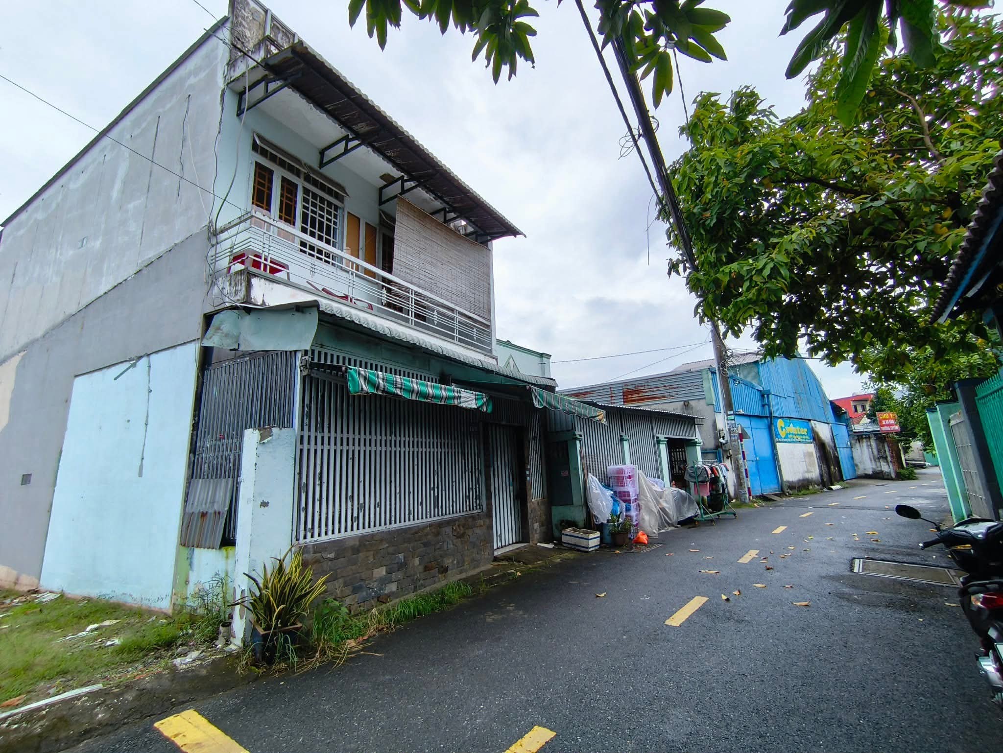 Nhà Hóc Môn 3.95 tỷ, 5x12m, SHR, 2 tầng, đường 8m thông, kinh doanh cực đỉnh