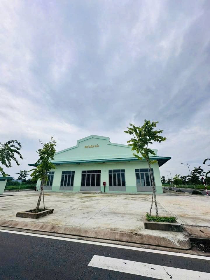 Cặp nền ven bờ kè, gần chợ Núi Sập mở rộng, giá chỉ 750 triệu/nền