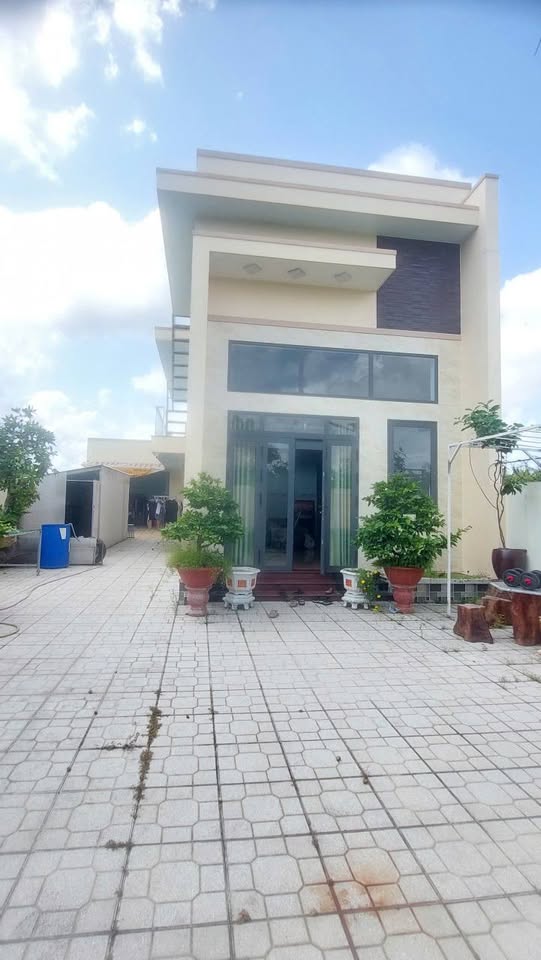 Bán gấp nhà mặt tiền 410m2, ngang 10m, sân vườn rộng, kinh doanh đỉnh cao