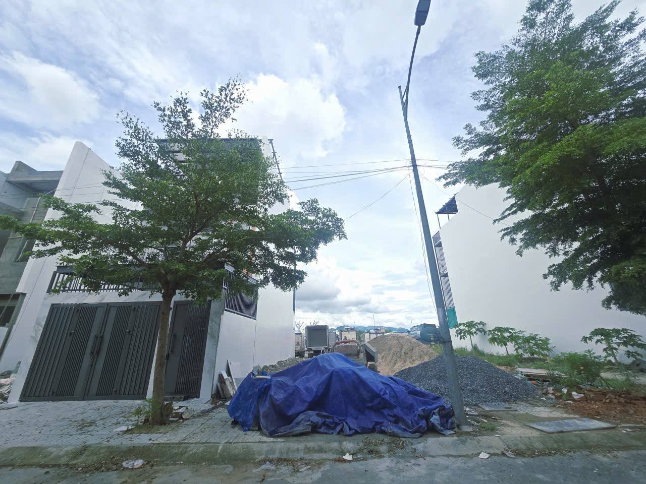 Bùng nổ giá nhà 5,4 tỷ, 100m2 ngang 5m, sổ hồng sẵn sàng, sát sông Nha Trang