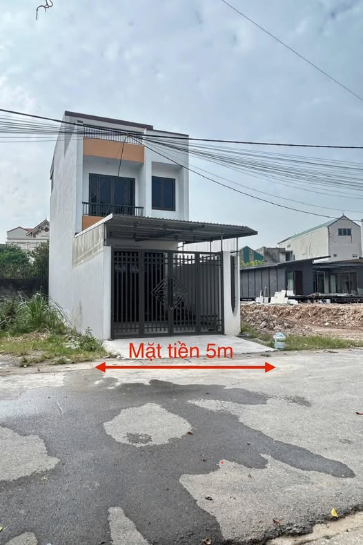 Bán nhà 2 tầng 90m2 mặt đường trục chính liên huyện, kinh doanh tốt