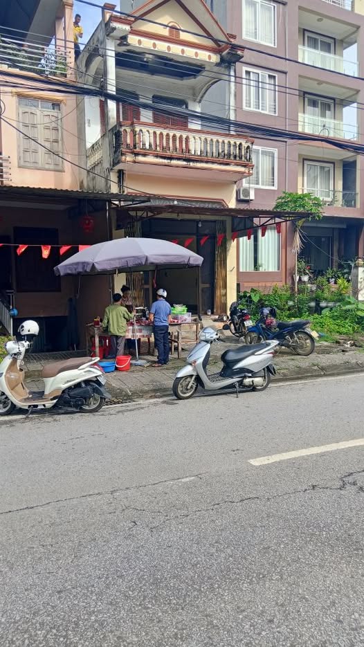 Bắc Kạn nhà 2 tầng 123m2, kinh doanh đỉnh, ở sướng, cho thuê ngon 1,1 tỷ