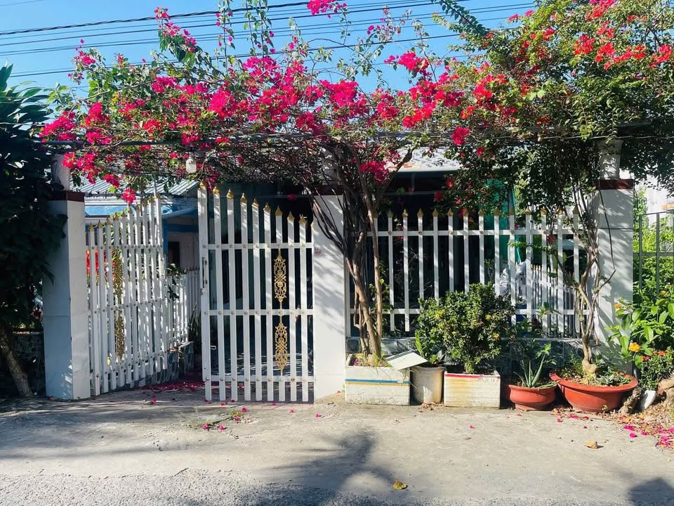 Bán nhà 176m² nở hậu, view sông tại Vĩnh Long, chỉ 1,2 tỷ