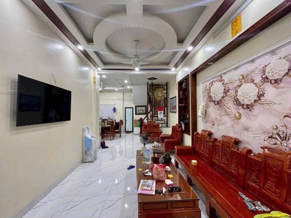 Nhà 3 tầng nở hậu, đón gió Đông Nam - Giá hời như mơ