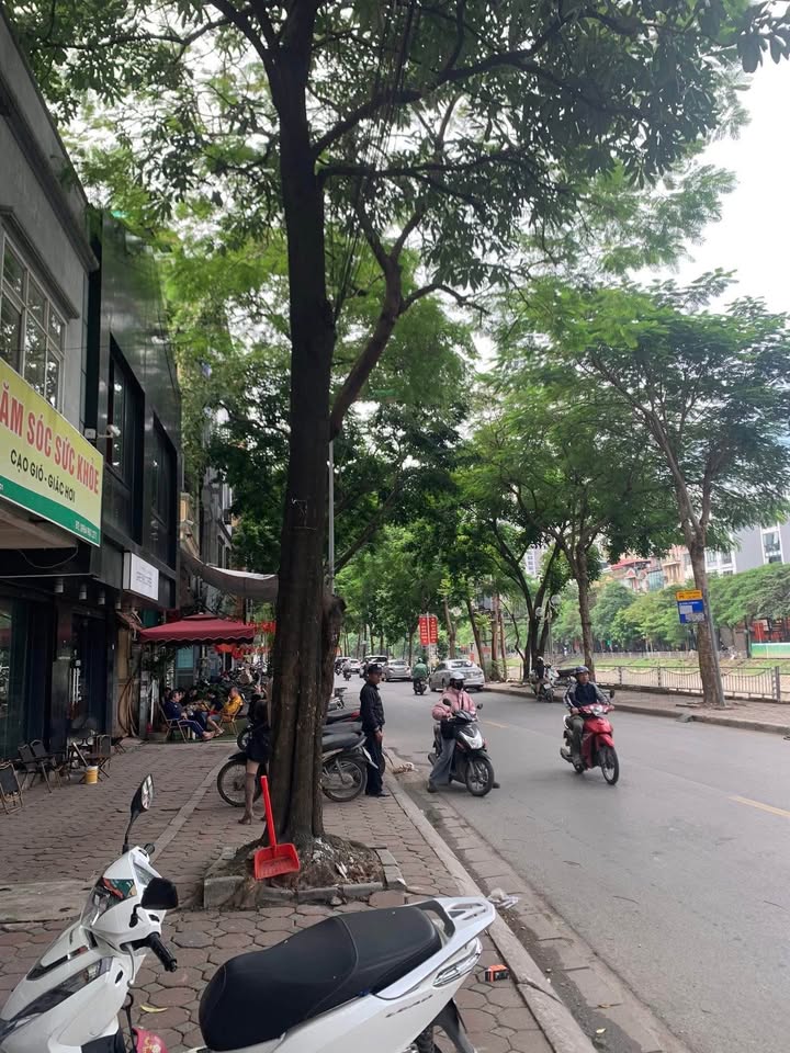 Nhà 58.5m2 Vũ Tông Phan, tô vào nhà, kinh doanh sầm uất, chỉ 20m ra mặt phố