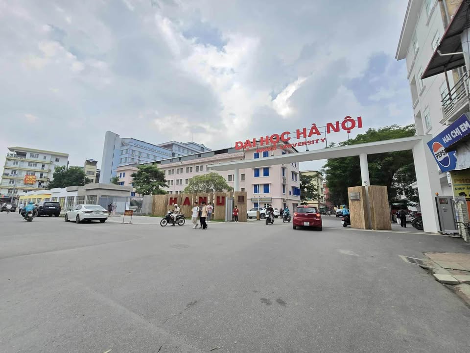 Nhà lô góc 3 mặt ngõ, ô tô tránh, gần Đại học Hà Nội