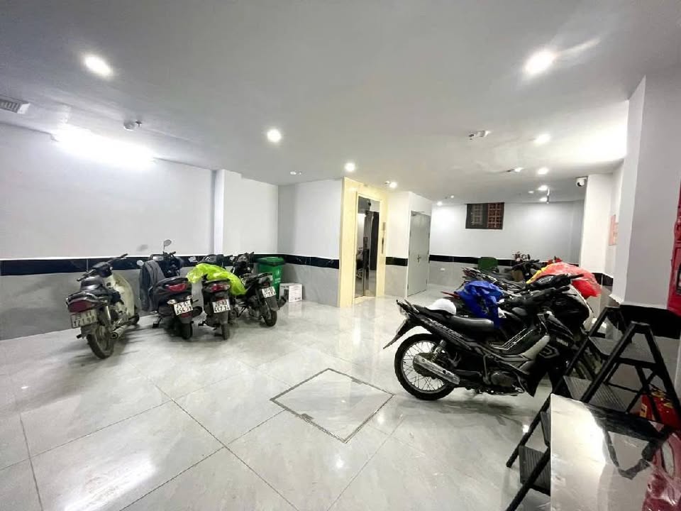 Bán chung cư 8 tầng thang máy, 60m2, 19 phòng khép kín, hơn 12 tỷ