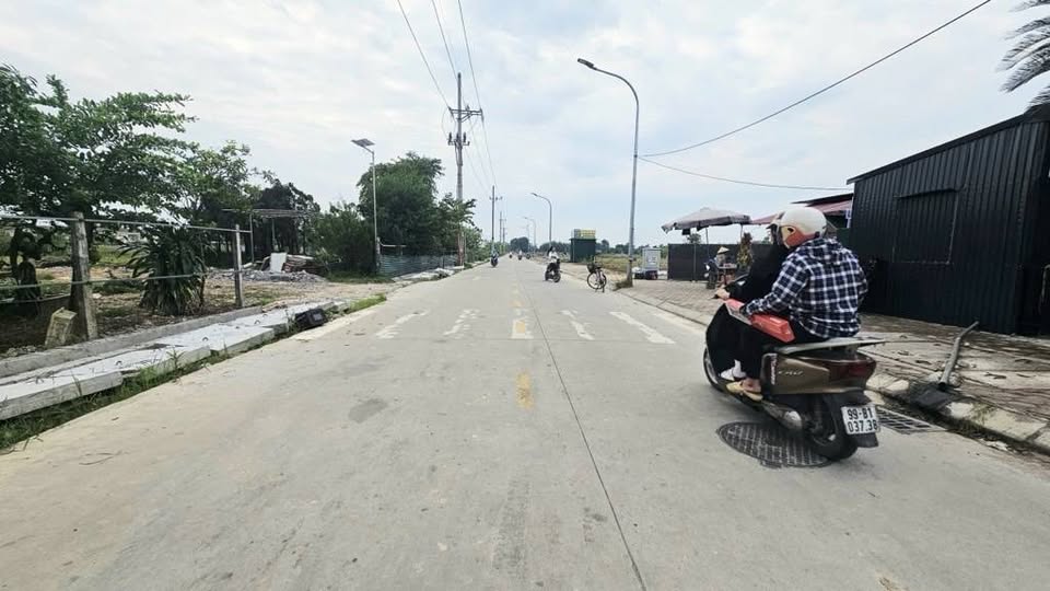 Siêu lô đất Mai Đình, nhà cấp 4, mặt tiền 3,5m, chỉ 2 tỷ, cách sân bay 2km