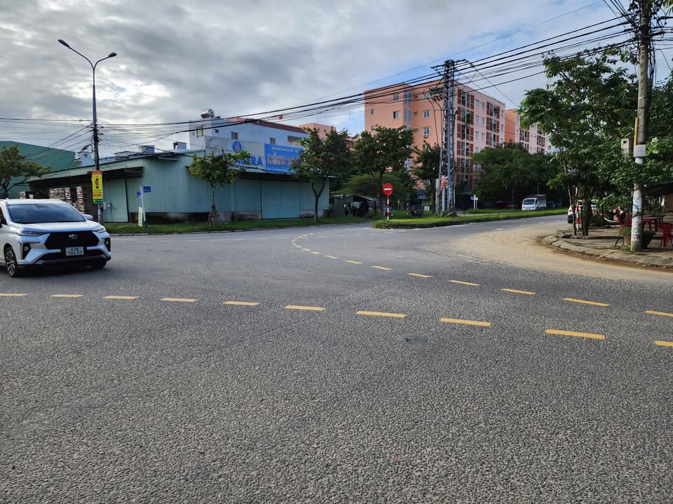 Chính chủ cần bán lô đất vuông vức, diện tích 104m², tọa lạc tại trung tâm phường Hòa Thọ Tây