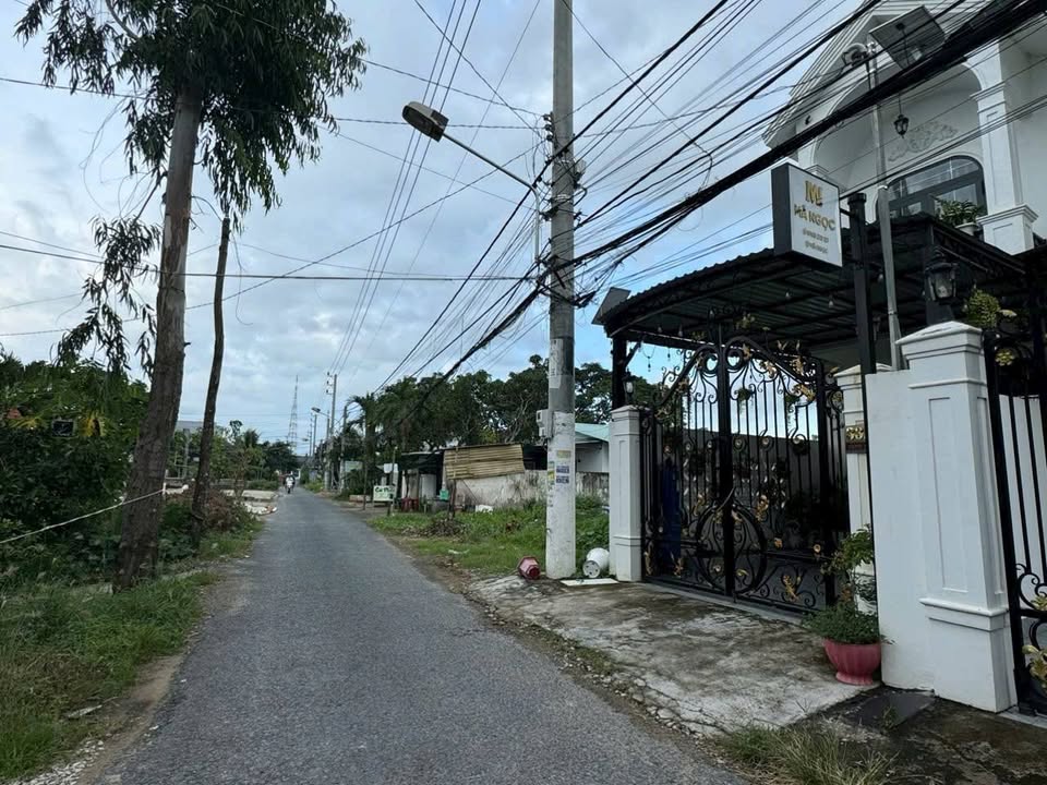 Nhà mặt tiền Vành Đai 2, 2 tỷ 6, 3 phòng ngủ, sổ đỏ sẵn sàng, chốt nhanh kẻo lỡ