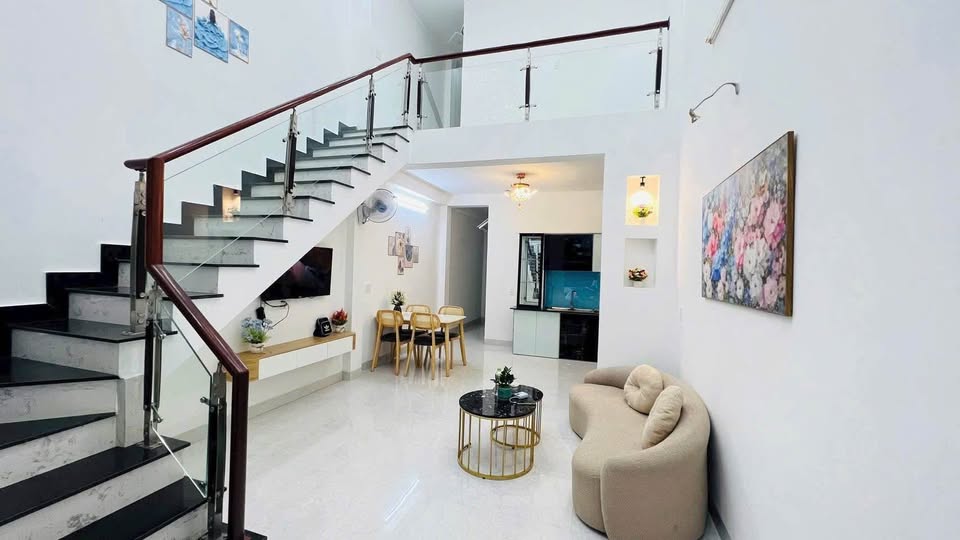 Nhà xinh mê lửng, full thổ cư, sẵn sàng đón chủ mới ngay trung tâm thành phố Buôn Ma Thuột