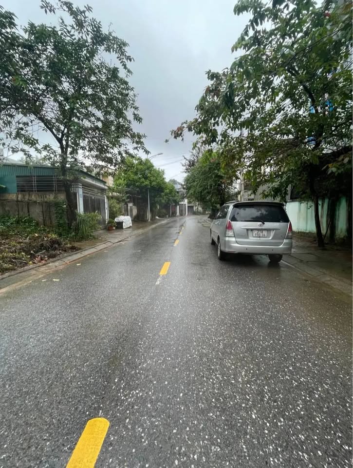 Bán đất đẹp 100m2 mặt tiền 5m, hướng Đông Nam tại Yên Bái