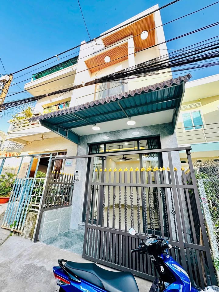 Bán nhà 2 tầng Long Xuyên, gần chợ, lộ ô tô thoải mái, giá 1,7 tỷ